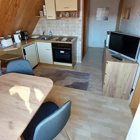 Haus Dornroeschen Leuchtturm * بوركم